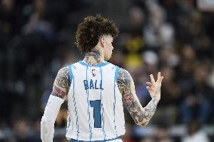 爱游戏网站入口-官方：拉梅洛-鲍尔接受右脚踝和右手腕关节镜手术 预计将完全康复