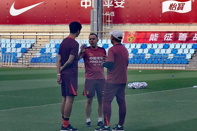 爱游戏网站入口-久尔杰维奇：很开心能被足协选择，国家队的大门会对所有人打开