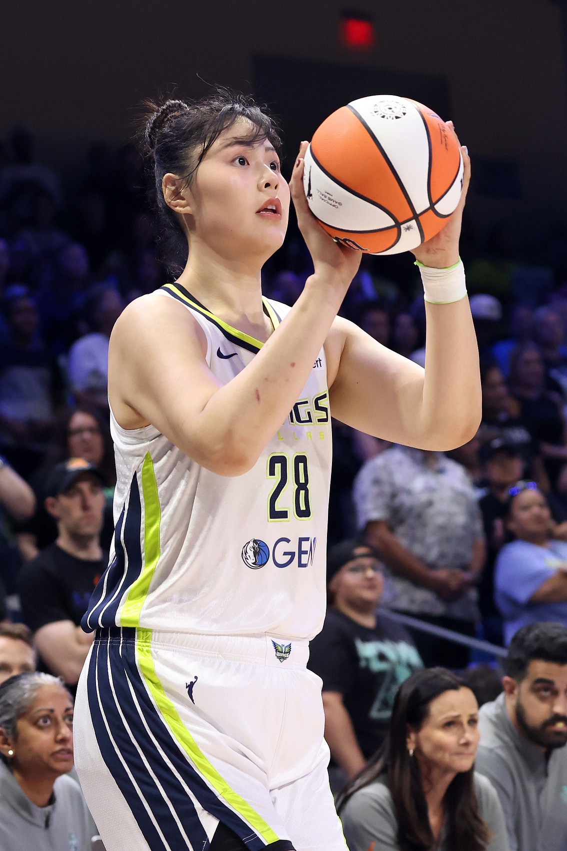 爱游戏 网页版-李月汝本赛季先后效力于风暴和飞翼 共出战31场&amp;场均6分4.5板