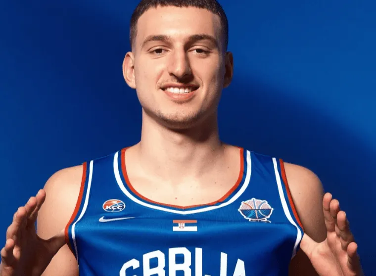 爱游戏全站-状态全无！约维奇全场出战28分钟，得到1分2板2助1抢断1盖帽