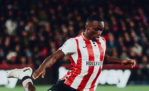 爱游戏 在线-英媒：买右后卫，曼城想从布伦特福德签下卡约德