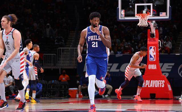 爱游戏 在线-恩比德因膝伤出战存疑 76人或被奇才持续消耗