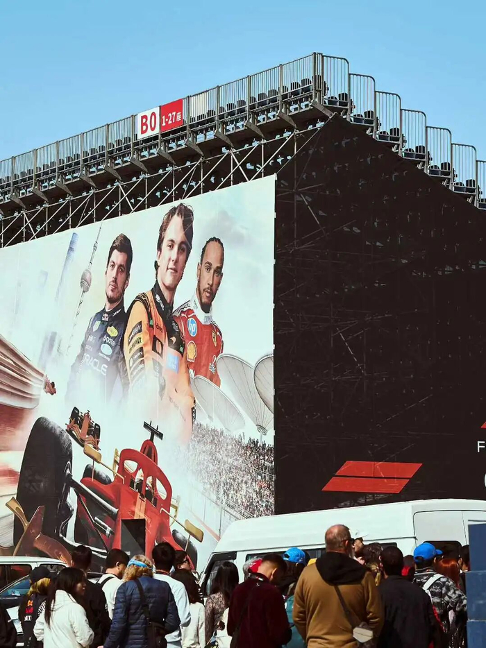 爱游戏全站-“逛超市都能遇到世界级车手”，这几天的上海成了“F1痛城”|范坤|上海市|赛车|老法师|拉塞尔_新浪体育_新浪新闻