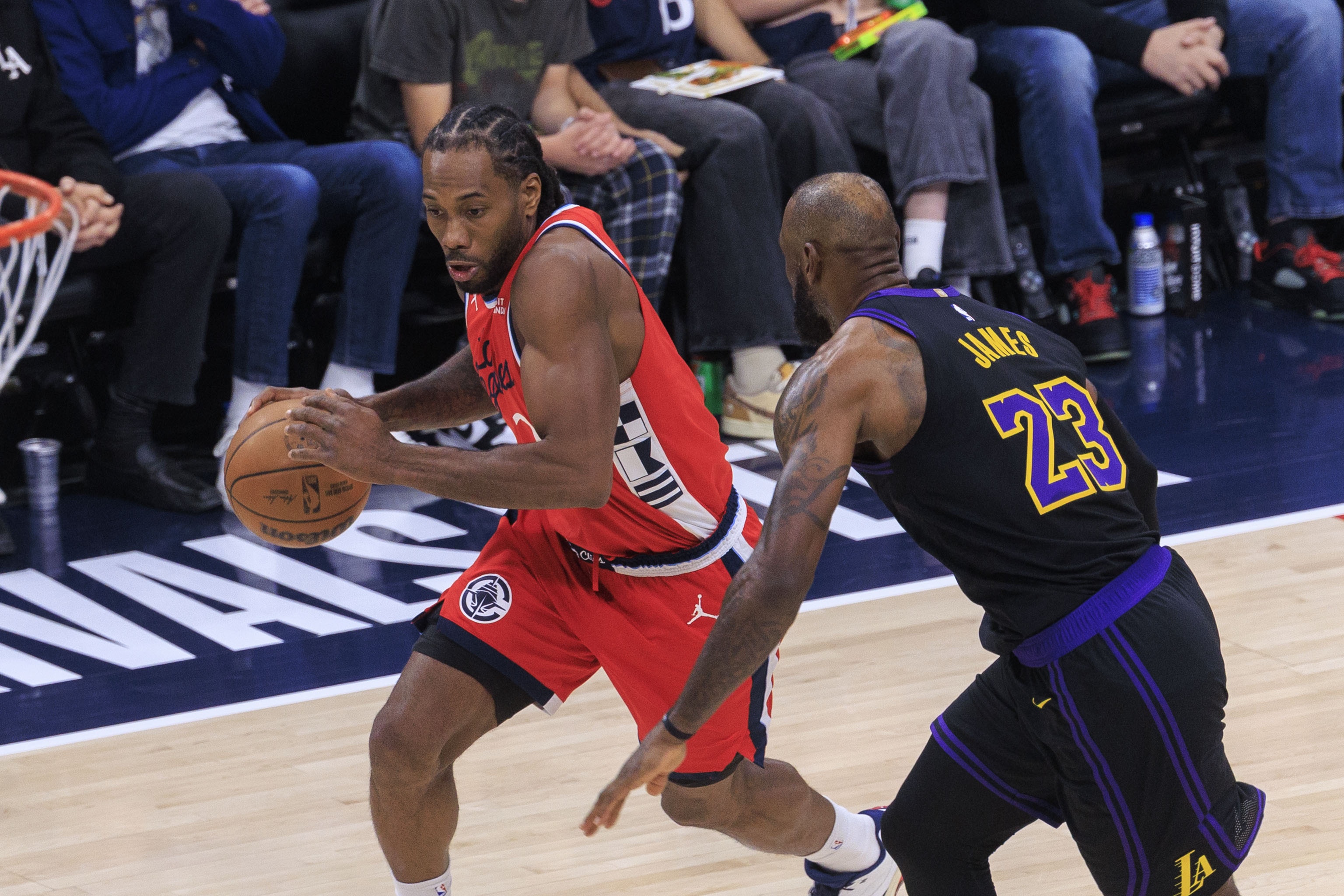 爱游戏网站入口-ESPN：多队人员预测如果小卡合同被判作废 那詹姆斯可能加盟快船